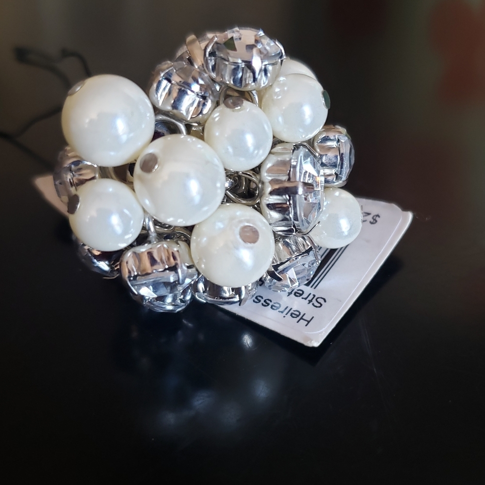 NWT Pearl and Rhinestone Silver Stretch Ring